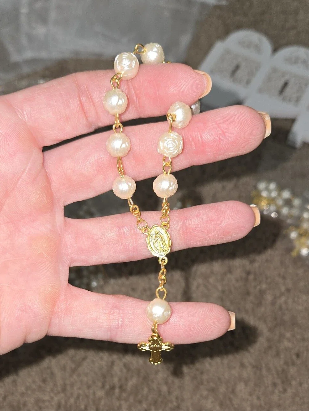 N/A elegant gold